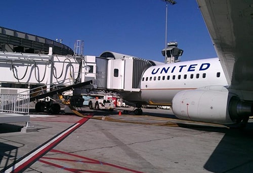 United Airlines boarding bridge